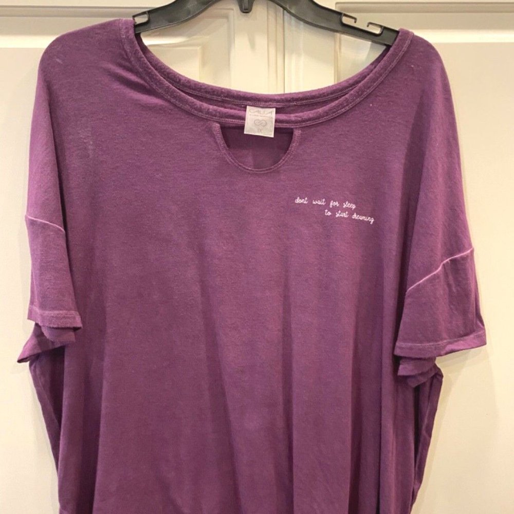 Calia by Carrie Underwood Soft Purple Short Sleeved t-shirt SIZE 1X "Dreaming"